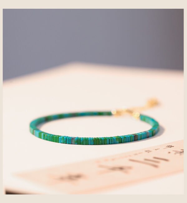 Exquisite green turquoise hand chain with a small group design, ancient square turquoise, fresh green jewelry.