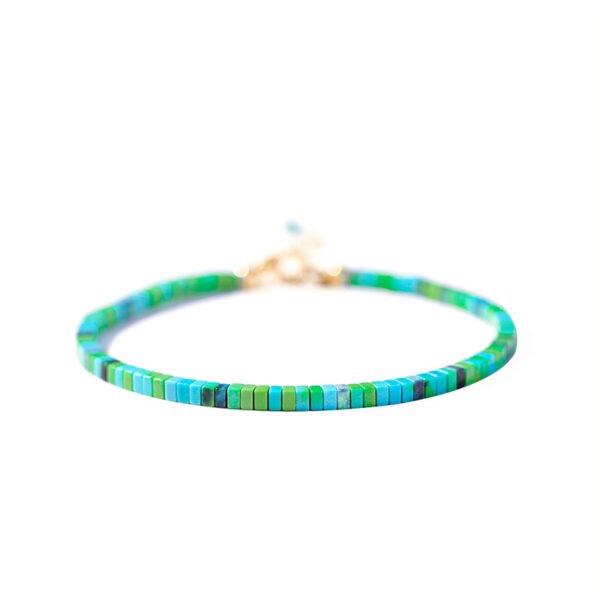 Exquisite green turquoise hand chain with a small group design, ancient square turquoise, fresh green jewelry.